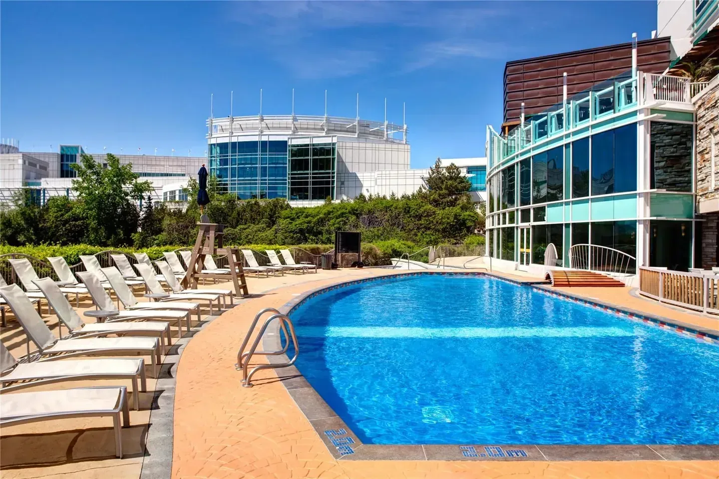 Lakeside resort façades in Gatineau